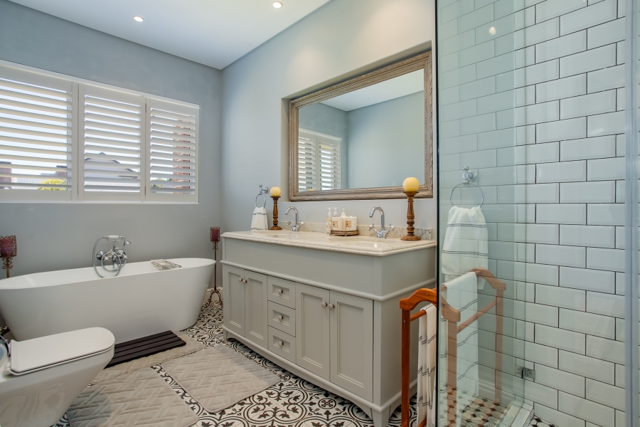 5 Bedroom Property for Sale in Val De Vie Estate Western Cape